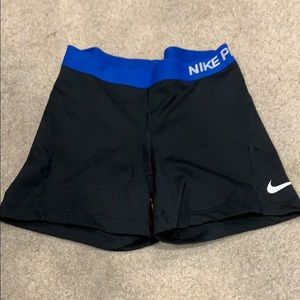 nike pro M